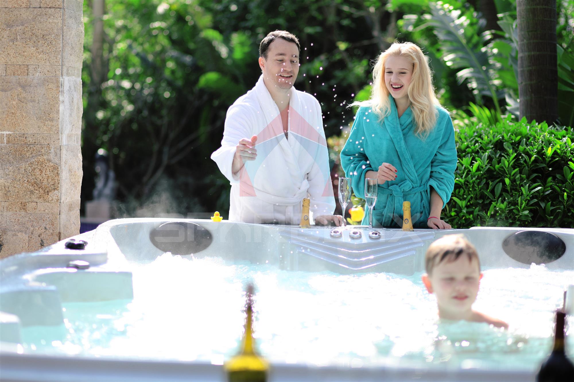 swimming pool swimming pool